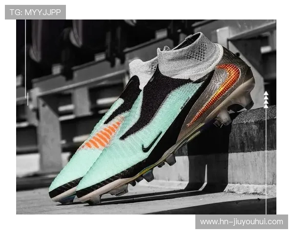 轻便时尚与舒适并存 足球风格薄底鞋带来全新运动体验